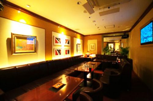 中洲の中でも有名な高級クラブ「パレ・ロワイヤル」