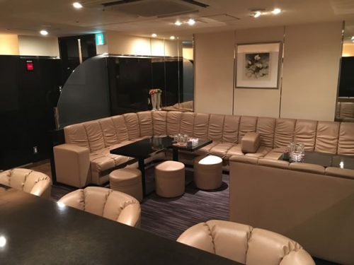 お客様、派遣コンパニオンから人気な中洲のスナック