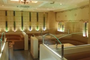 可愛い店内が派遣キャバ嬢から人気な中洲のクラブ「CLUB華みず妃（はなみずき）」