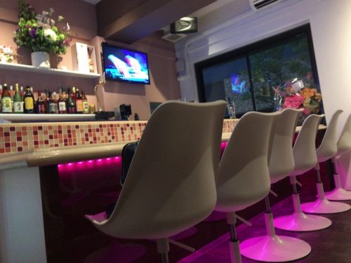 中洲から少し離れたところにあるガールズバー