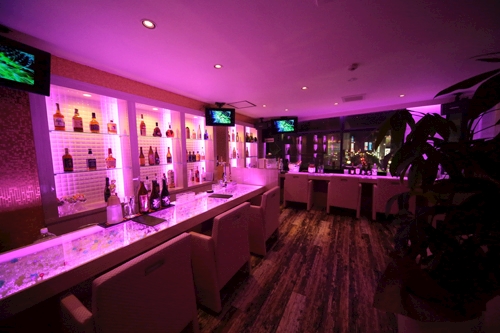 水商売経験がない女の子でも働ける中洲のガールズバー