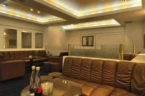 中洲の大通り沿いにオープンしたキャバクラ