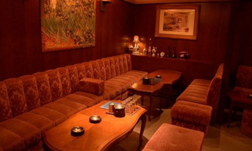 中洲派遣CAークリアエージェンシーの女の子から人気な老舗のスナック