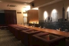 西中洲にある落ち着いた雰囲気のガールズバー