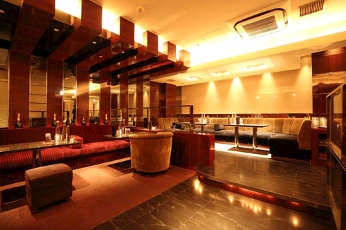 中洲に多くの系列店を持つリリスグループのキャバクラ